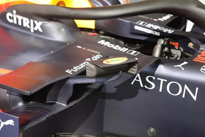 Detalle de los espejos del Red Bull Racing RB15