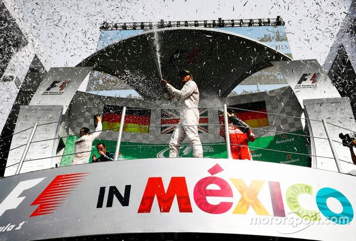 2016: Lewis Hamilton, Mercedes