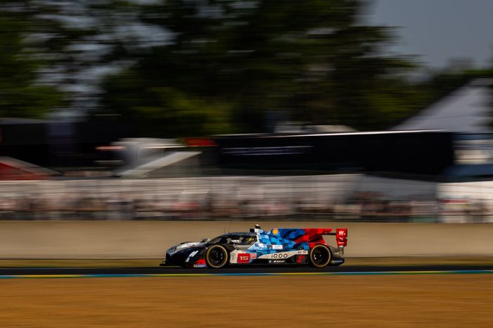  #15 BMW M Team WRT BMW M Hybrid V8: Dries Vanthoor, Raffaele Marciello, Kevin Magnussen