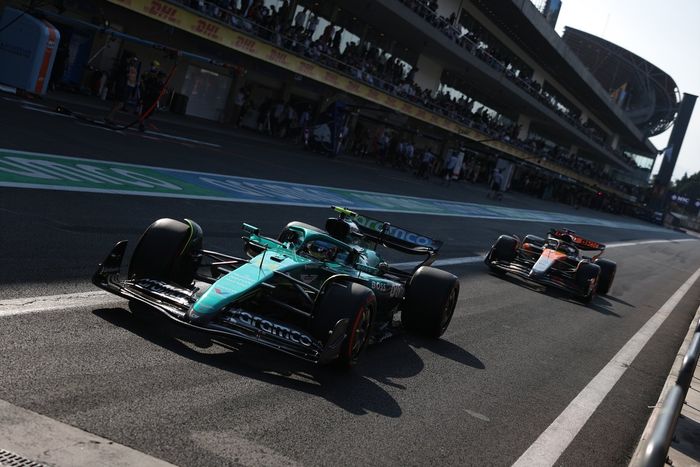 Oscar Piastri, McLaren, Fernando Alonso, Aston Martin Racing