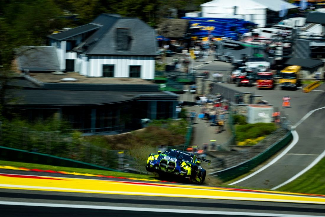 #46 Team WRT BMW M4 LMGT3: Ahmad Al Harthy, Valentino Rossi, Kelvin Van Der Linde ulegają wypadkowi