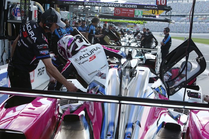 #60 Meyer Shank Racing w/ Curb Agajanian Acura ARX-06: Tom Blomqvist, Colin Braun, Helio Castroneves, Simon Pagenaud