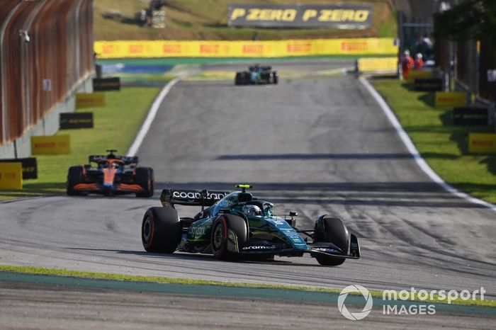 Sebastian Vettel, Aston Martin AMR22, Daniel Ricciardo, McLaren MCL36