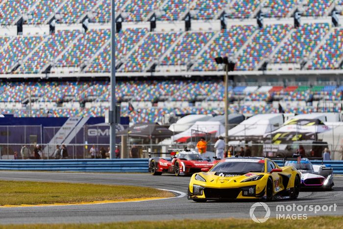 #3 Corvette Racing by Pratt Miller Motorsports Corvette Z06 GT3.R: Antonio García, Alexander Sims, Daniel Juncadella
