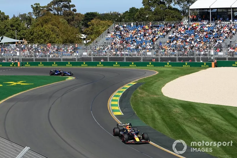 Max Verstappen, Red Bull Racing RB20, Logan Sargeant, Williams FW46