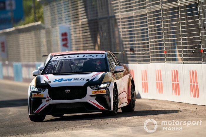 Zhang Yaqi, Jaguar China Racing