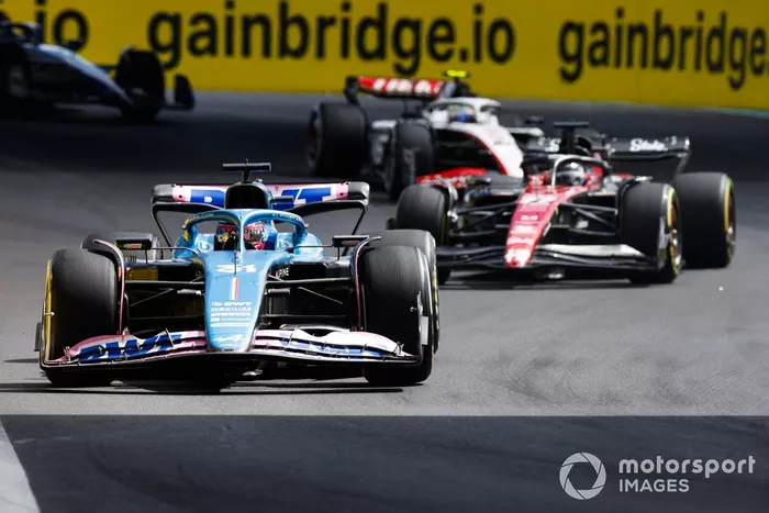 Esteban Ocon, Alpine A523, Valtteri Bottas, Alfa Romeo C43, Nico Hulkenberg, Haas VF-23