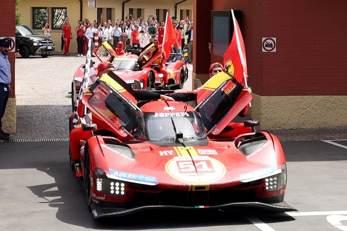 Desfile Ferrari 499P Maranello