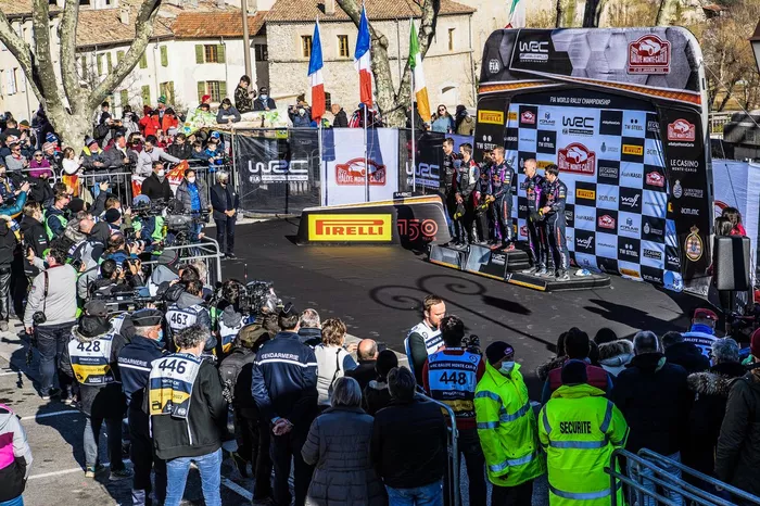 Podio: Ganadores Sébastien Loeb, Isabelle Galmiche, M-Sport Ford World Rally Team Ford Puma Rally1. Segundo lugar: Sébastien Ogier, Benjamin Veillas, Toyota Gazoo Racing WRT Toyota GR Yaris Rally1. Tercer lugar: Craig Breen, Paul Nagle, M-Sport Ford World Rally Team Ford Puma Rally1