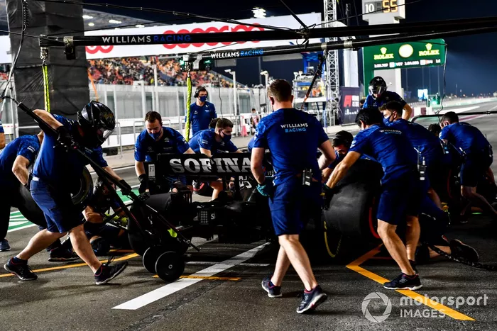 George Russell, Williams FW43B, en los boxes