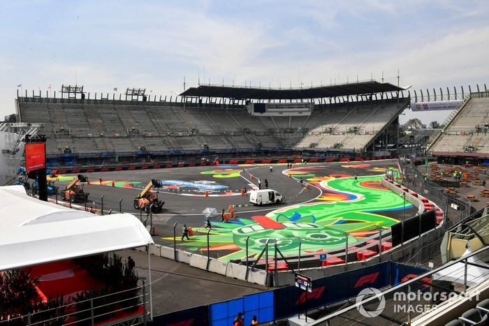 La pista se está pintando