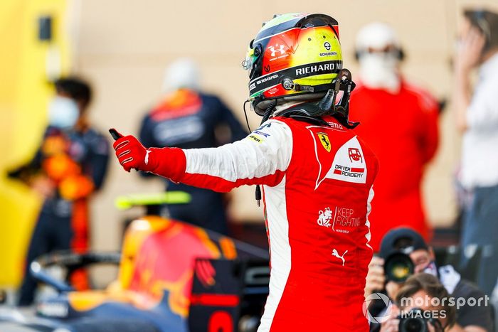 El campeón de F2 Mick Schumacher, Prema Racing celebra en Parc Ferme 