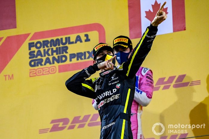 Esteban Ocon, Renault F1, 2ª posición, celebra en el podio