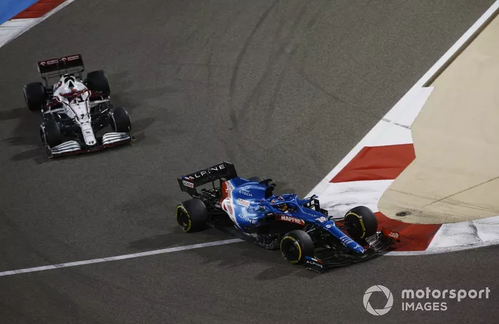 Fernando Alonso, Alpine A521, Kimi Raikkonen, Alfa Romeo Racing C41