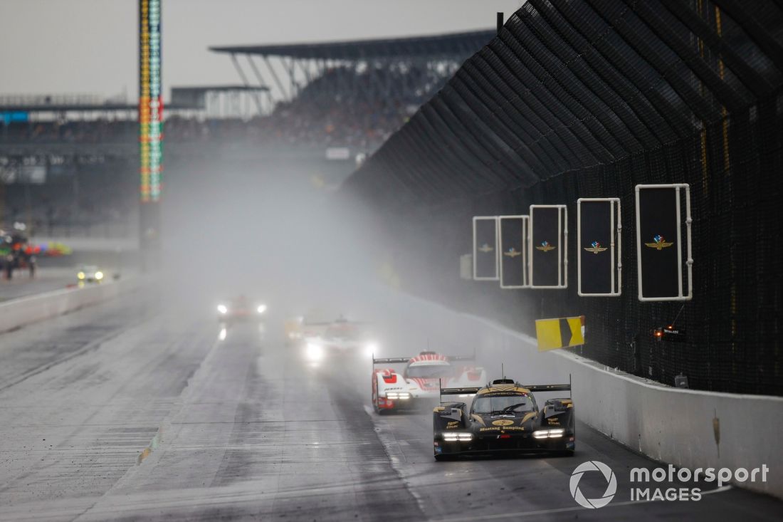 #5 Proton Competition Porsche 963: Gianmaria Bruni, Bent Viscaal, Alessio Picariello
