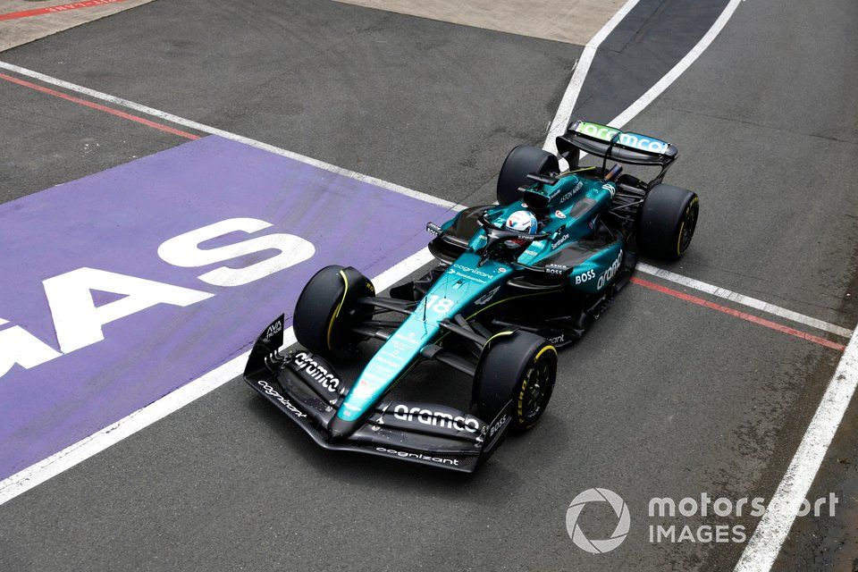 Lance Stroll, Aston Martin AMR24, sale del pit lane