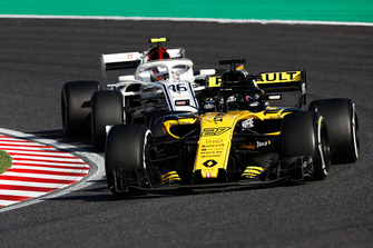 Nico Hulkenberg, Renault Sport F1 Team R.S. 18, et Charles Leclerc, Sauber C37