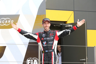 Podio: Ganador de la carrera Esteban Guerrieri, ALL-INKL.COM Münnich Motorsport Honda Civic Type R TCR