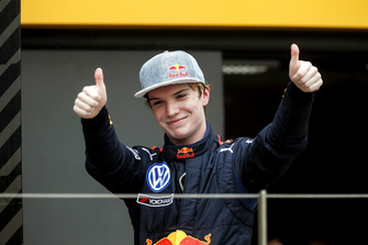 Podium: Winnaar Dan Ticktum, Motopark Academy