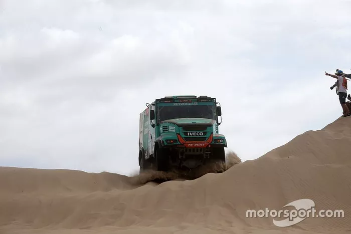 #513 Team De Rooy Iveco: Maurik van den Heuvel, Martijn van Rooij, Peter Kuijpers