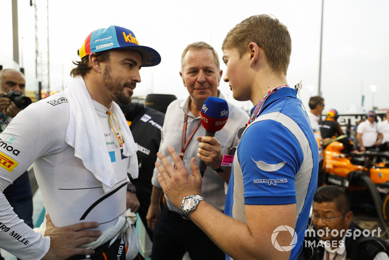 Martin Brundle, Sky Sports F1, Fernando Alonso, McLaren, y Billy Monger en la parrilla