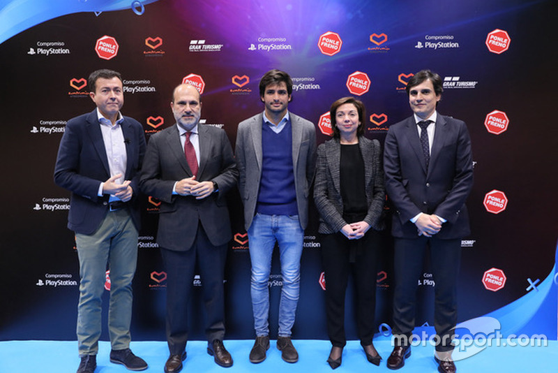 Carlos Sainz presenta la nueva campaña de Ponle Freno y PlayStation