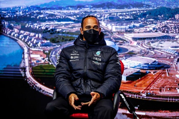 Lewis Hamilton, Mercedes en la rueda de prensa
