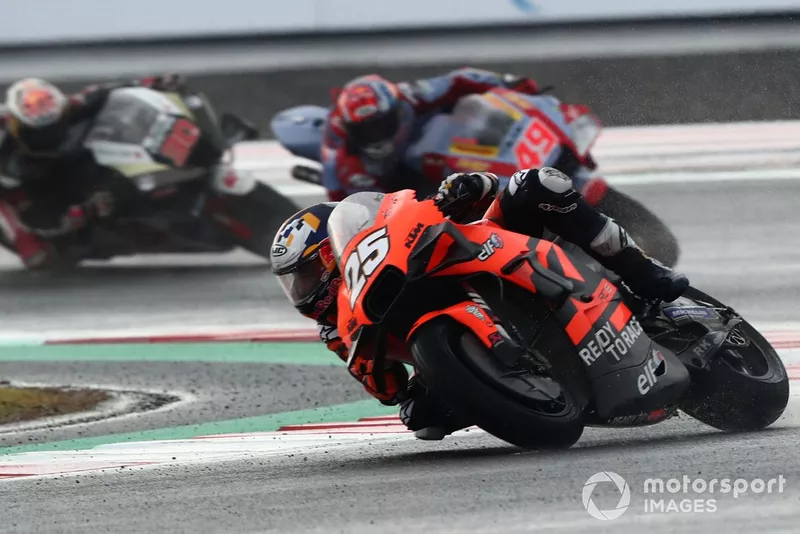 Raúl Fernández, devant Fabio Di Giannantonio et Takaaki Nakagami