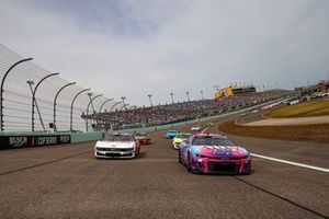 Josh Berry, Wood Brothers Racing Ford, Alex Bowman, Hendrick Motorsports Chevrolet