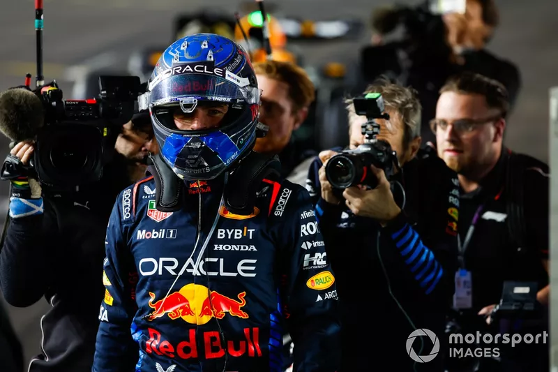 Max Verstappen, Red Bull Racing, au Parc Ferme après avoir remporté le titre de champion du monde des pilotes.