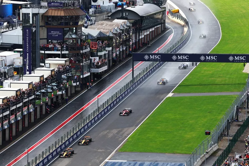 Charles Leclerc, Ferrari, Lando Norris, McLaren, Oscar Piastri