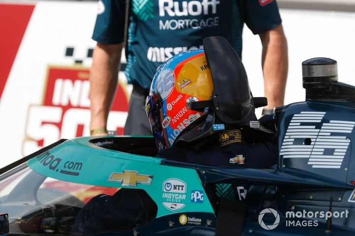 El casco de Fernando Alonso en las 500 millas de Indianápolis 2020