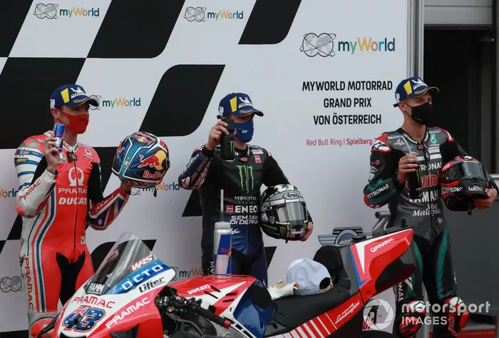 Segundo Jack Miller, Pramac Racing, ganador de la pole  Maverick Viñales, Yamaha Factory Racing y tercero Fabio Quartararo, Petronas Yamaha SRT 