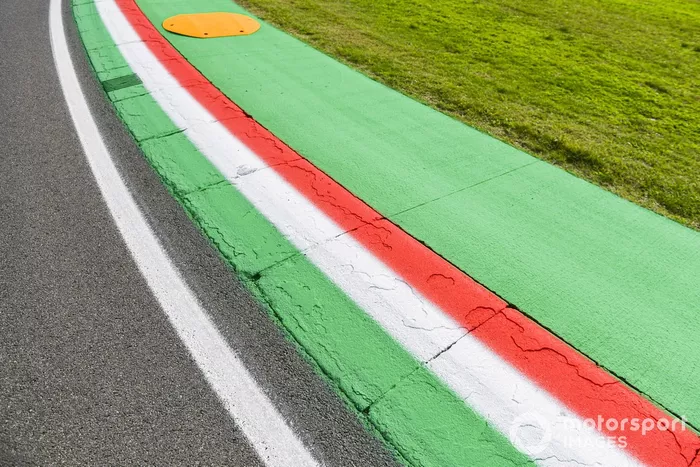 Pianos con la bandera de Italia