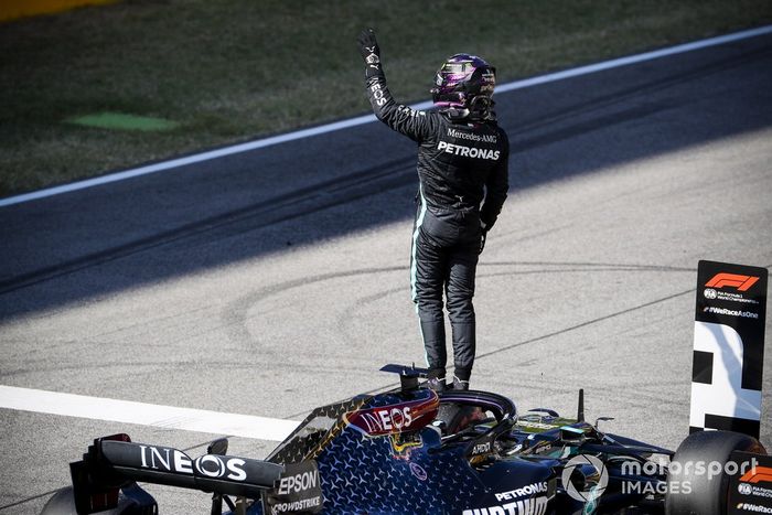 Ganador de la pole position Lewis Hamilton, Mercedes-AMG F1