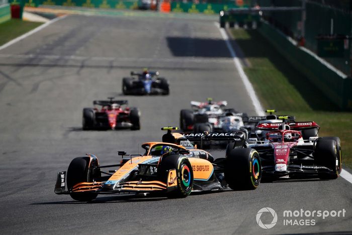 Lando Norris, McLaren MCL36, Zhou Guanyu, Alfa Romeo C42