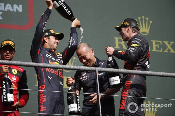 Podio: segundo lugar Sergio Pérez, Red Bull Racing, ganador Max Verstappen, Red Bull Racing
