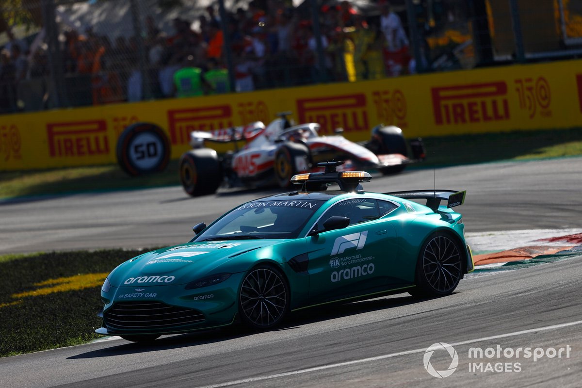 The Safety Car Kevin Magnussen, Haas VF-22