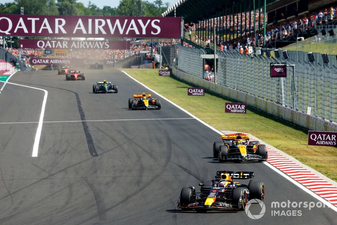 Max Verstappen, Red Bull Racing RB19, Oscar Piastri, McLaren MCL60, Lando Norris, McLaren MCL60