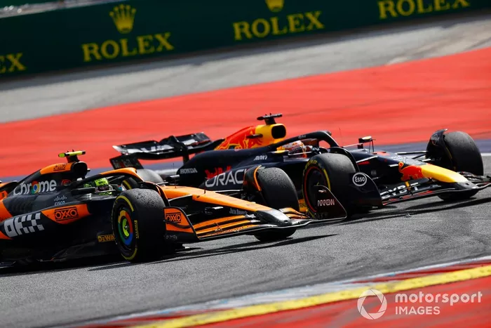 Max Verstappen, Red Bull Racing RB20, Lando Norris, McLaren MCL38, batalla por el liderato