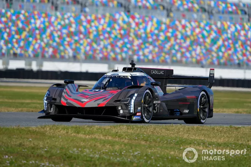 #31 Action Express Racing Cadillac V-LMDh, GTP: Pipo Derani, Alexander Sims