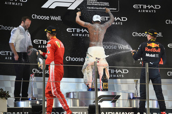 Bradley Lord, Head of Mercedes-Benz Motorsport Communications, Sebastian Vettel, Ferrari, Lewis Hamilton, Mercedes AMG F1 en Max Verstappen, Red Bull Racing