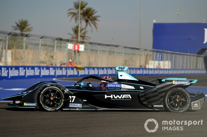 Gary Paffett, HWA Racelab, VFE-05, con una foratura al posteriore
