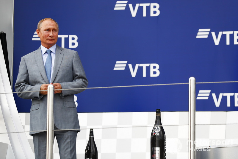 Vladimir Putin, Presidente della Russia, sul podio