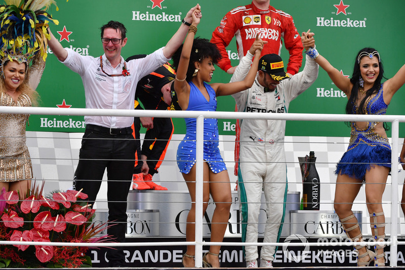 (L to R): Andrew Shovlin, Chief Race Engineer, Mercedes AMG F1 and Race Winner Lewis Hamilton, Mercedes AMG F1 celebrate by dancing with dancers on the podium 