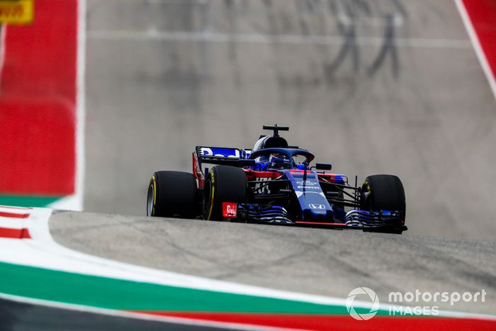 Hartley es golpeado por restos en los libres 3