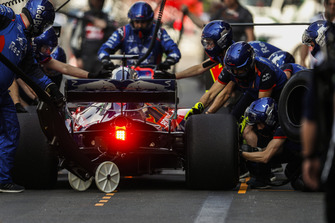 Brendon Hartley, Toro Rosso STR13, ai box durante le prove libere