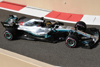 Lewis Hamilton, Mercedes-AMG F1 W09, met #1 op de neus