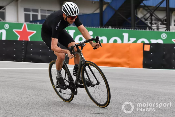 Robert Kubica, Williams en bici por el circuito