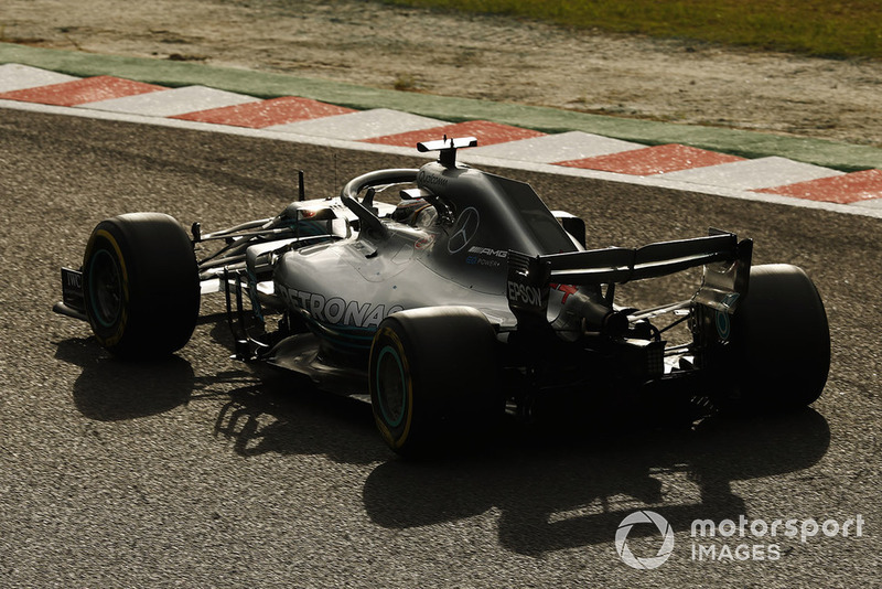 1: Lewis Hamilton, Mercedes AMG F1 W09, 1'27.760